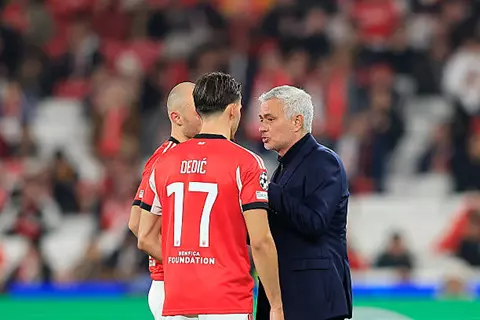 الظهور الـ150 لمورينيو في دوري أبطال أوروبا.. بنفيكا يهزم نابولي